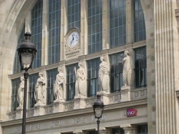 Gare du Nord statues